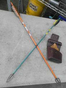 Some very sharp arrows and an arrow pouch
