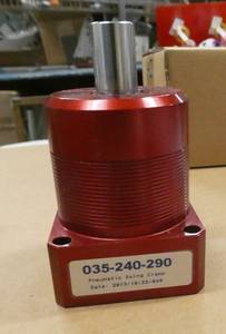 Pneumatic swing clamp