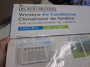 BLACKDECKER 5000 BTU Window Air Co...