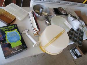 Large cake carrier Tupperware, hang...