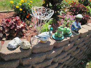 Outdoor Decor includes 2 frogs, duc...
