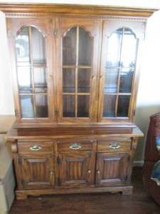 2pc China display hutch. Base 52...
