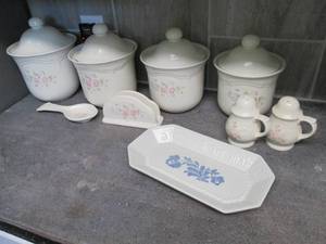 Large salt and pepper shaker set, n...
