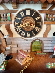 lot 4 image: Reuge German Swiss Cuckoo Clock