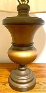 lot 33 image: Lovely Lamp