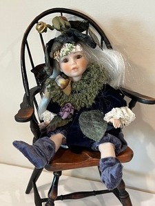 lot 54 image: Cute Fairy Figurine