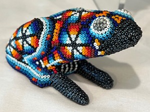 lot 60 image: Beaded Turtle And Frog Figurines