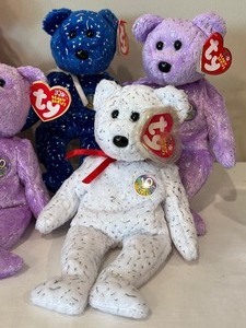 lot 61A image: (11) 10 Year Anniversary Beanie Babies Bear Figurines