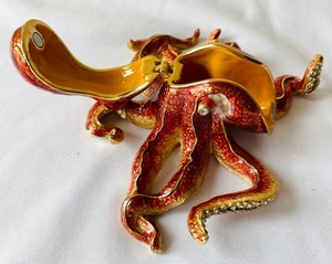 lot 68 image: White and Golden Brown Octopus Enamel Trinket Box with Swarovski Crystals