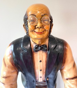 lot 79 image: Happy Butler Decor