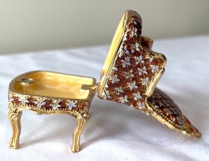lot 88 image: Charming Bejeweled  Chair Trinket Box