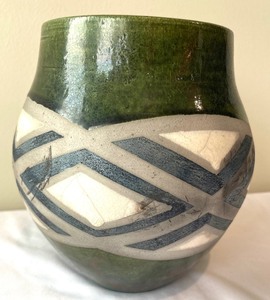 lot 87 image: Pretty Pottery by John Chianelli