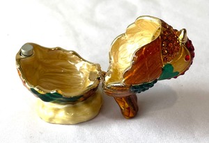 lot 89 image: Chirp Chirp Vibrant Birdie Trinket Box