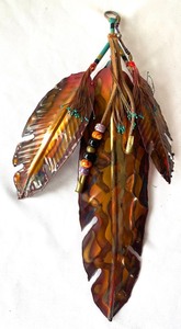 lot 90 image: Delightful Decorative Thin Metal Feather Figurines