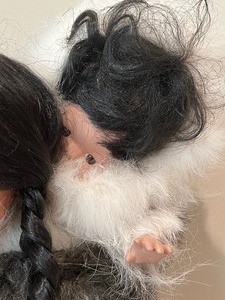 lot 120 image: Heritage Doll