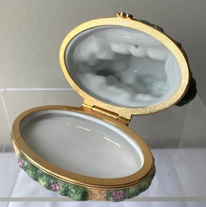 lot 132 image: The Romance of Tara Porcelain Collector Box