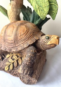 lot 141 image: Adorable Resin Turtle and Frog Sculpture