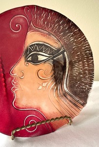 lot 142 image: Portrait  Art Glass Bowl