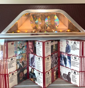 lot 1 image: Rowe Ami Compact Disk Jukebox by LaserStar with Key