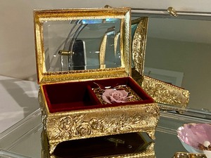 lot 198 image: Mirrored Trays and Vanity Trinket Boxes