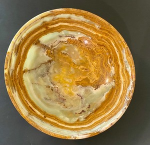 lot 194 image: Stunning Alabaster Bowl