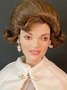 lot 173 image: Franklin Mint Jacqueline Kennedy Doll