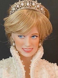 lot 170 image: Franklin Mint Princess Diana Doll