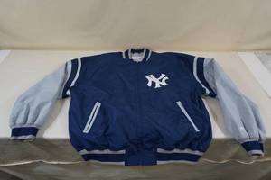 lot 20 image: Mirage New York Yankees Jacket