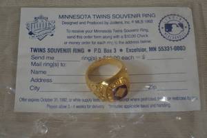 lot 24 image: 1991 Minnesota Twins World Championship Replica Ring