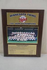 lot 28 image: Minnesota Twins 1991 World Champions Wood Plaque