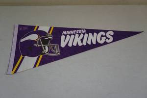 lot 34 image: Vintage Minnesota Vikings Pennant