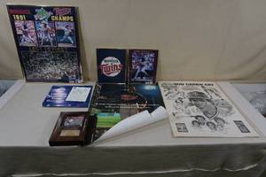 lot 72 image: Minnesota Twins Collectables - Pictures, Posters