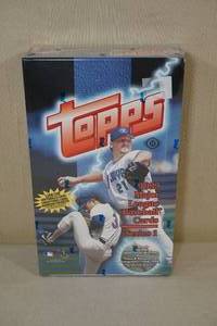 lot 89 image: 1999 Topps Series 1 Baseball Card Box