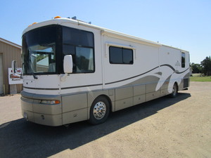 2002 Winnebago 40 Ultimate Advantage RV - No Reserve - Sells to the highest bidder.