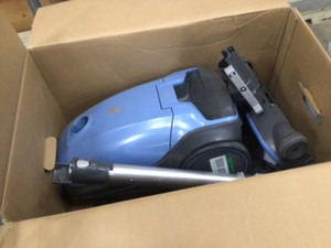 Lots of vacuums various conditions Customer return see terms on auction