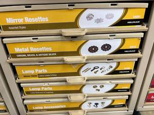 ASSORTED MIRROR ROSETTESLAMP PARTS AND CABINET