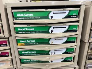 5 DRAWERCABINET WITH ASSORTED WOOD SCREWS