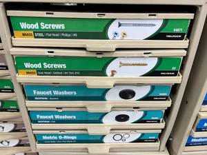 5 DRAWERCONTAINER WITH ASSORTED WASHERSWOOD SCREWS
