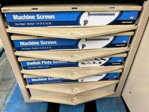 ASSORTED MACHINE SCREWS AND ASSORTED ITEMS WITH CABINET