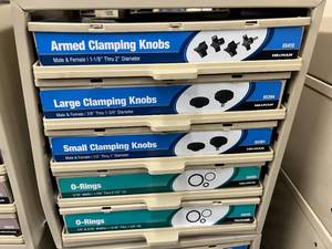 5 DRAWER CABINET WITH ASSORTED KNOBS AND O RINGS