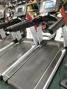 lot 1 image: Life Fitness 95T treadmill with fle...