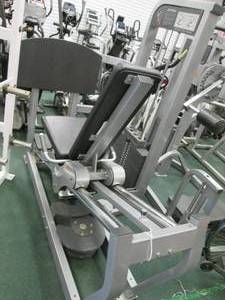 lot 11 image: Life Fitness seated leg press...