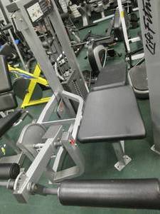 lot 15 image: Life Fitness leg curl machine...