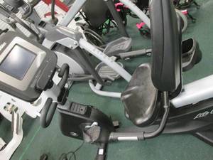 lot 34 image: Life Fitness 95 RS recumbent bike...