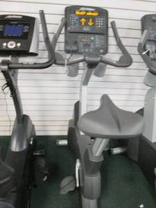 lot 39 image: Life Fitness club series upright bi...