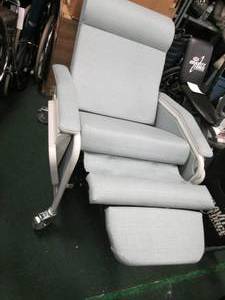 lot 54 image: Reclining mobility chair with locki...