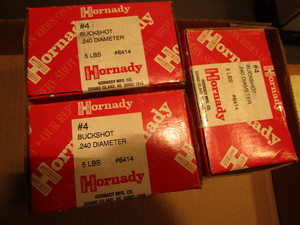 lot 128 image: Hornady #4 buckshot .240, 5lbbox, ...