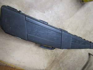 lot 153 image: Gun hard case, holds two long guns ...