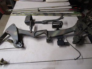 lot 207 image: Compound bow & aluminum arrows...