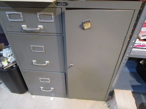 lot 288 image: Challenger metal cabinet, file draw...